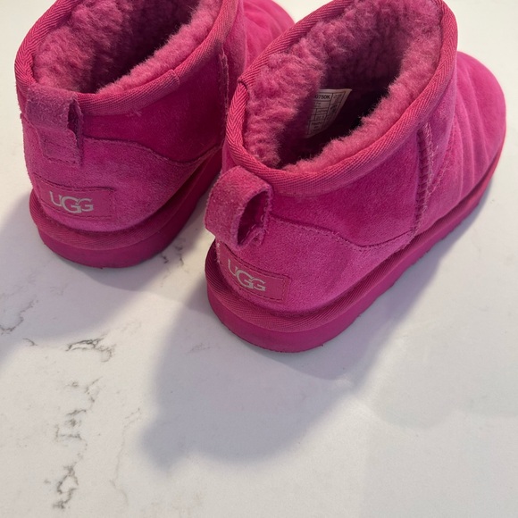 UGG Kids Classic Ultra Mini Boots in Vibrant Fuchsia - Picture 4 of 4